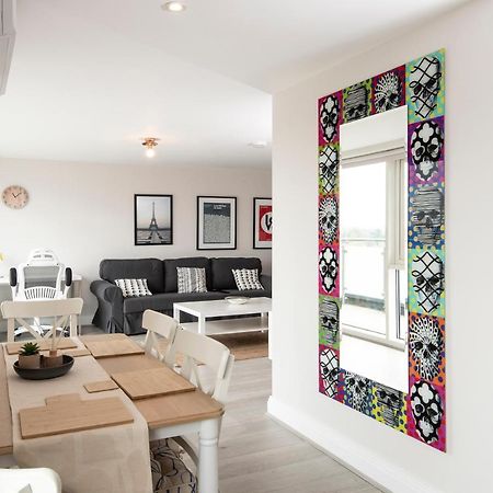 ميدينهيد Spacious Apartment With Parking Space, Close To Heathrow, Elizabeth Line And Windsor المظهر الخارجي الصورة