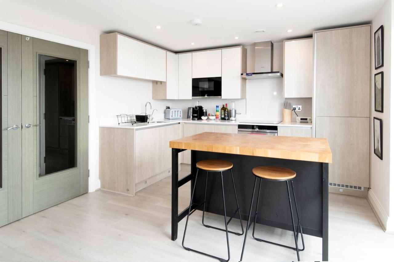ميدينهيد Spacious Apartment With Parking Space, Close To Heathrow, Elizabeth Line And Windsor المظهر الخارجي الصورة